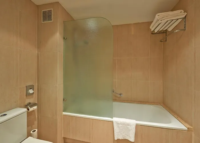 Nh Ciutat De Hotel