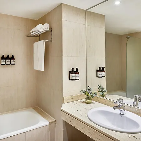 Nh Ciutat De Hotel 4*