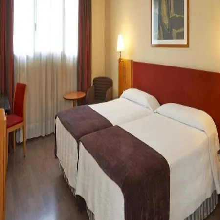 Nh Ciutat De Hotel 4*