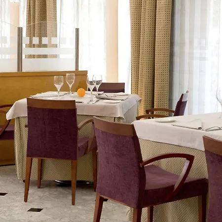 Nh Ciutat De Hotel