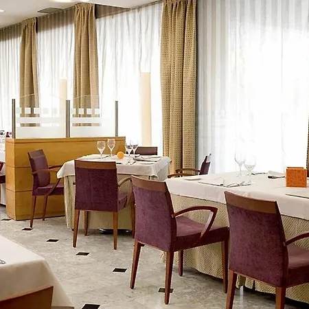 Hotel Nh Ciutat De 4*