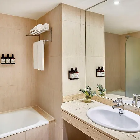 Nh Ciutat De Hotel 4*