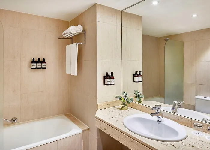 Nh Ciutat De Hotel 4*
